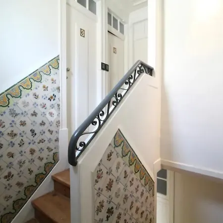 Дом отдыха Bright 1 Bedroom With Lovely Balcony In Лиссабон