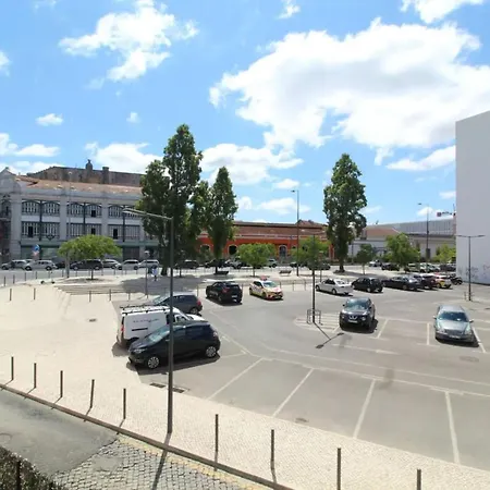 Bright 1 Bedroom With Lovely Balcony In * Lizbona