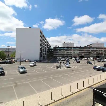 Bright 1 Bedroom With Lovely Balcony In Lizbona