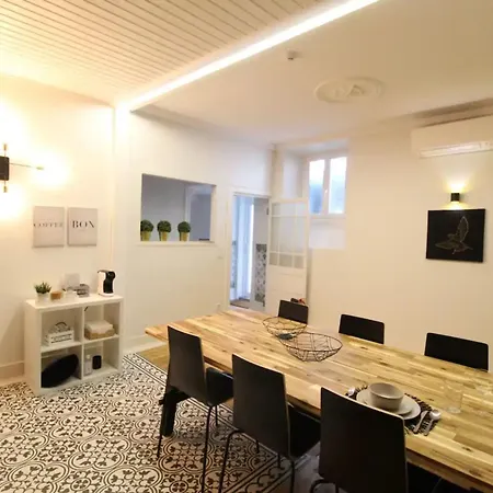 Дом отдыха Bright 1 Bedroom With Lovely Balcony In *